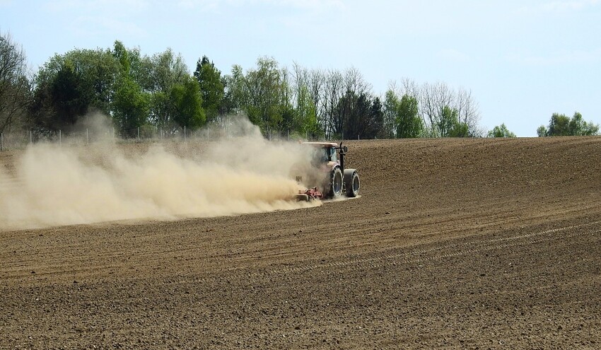 Traktor na polu