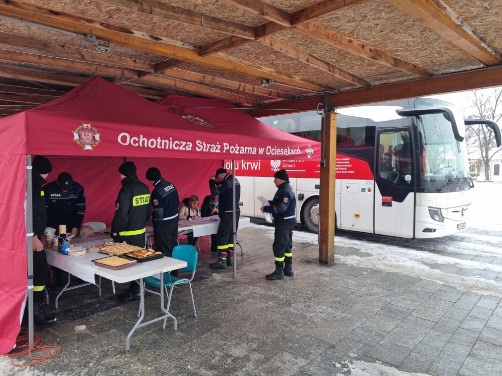 Namiot, krwiobus, strażacy